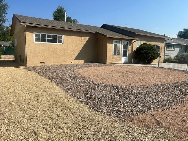 Building Photo - 88 Rose Dr