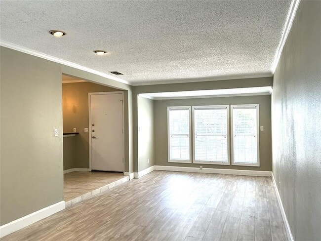 Building Photo - 1104 Kinney Ave