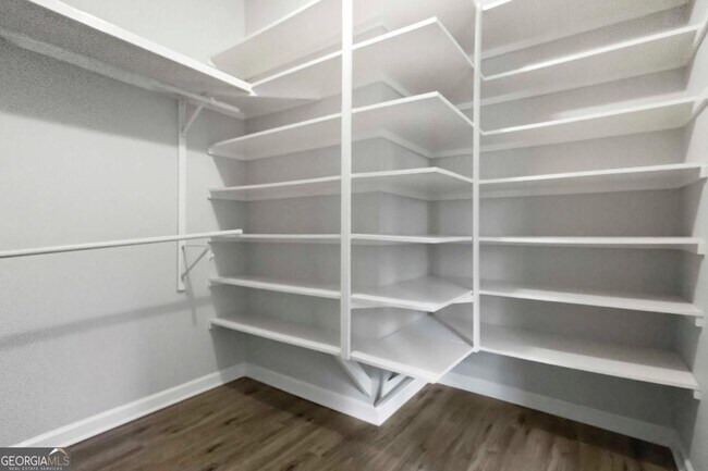 Building Photo - 2312 Wayside Dr