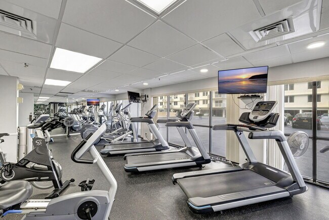 Building Photo - 3215 S Ocean Blvd