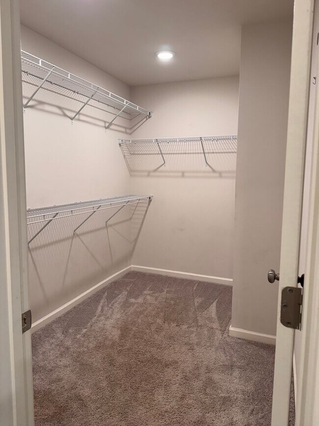 Building Photo - 2 STORY 3 BED, 2.5 BATH HOME LOCATED IN DENTON!!