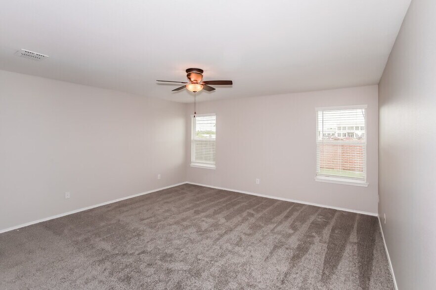 Building Photo - 2005 Burnside Dr