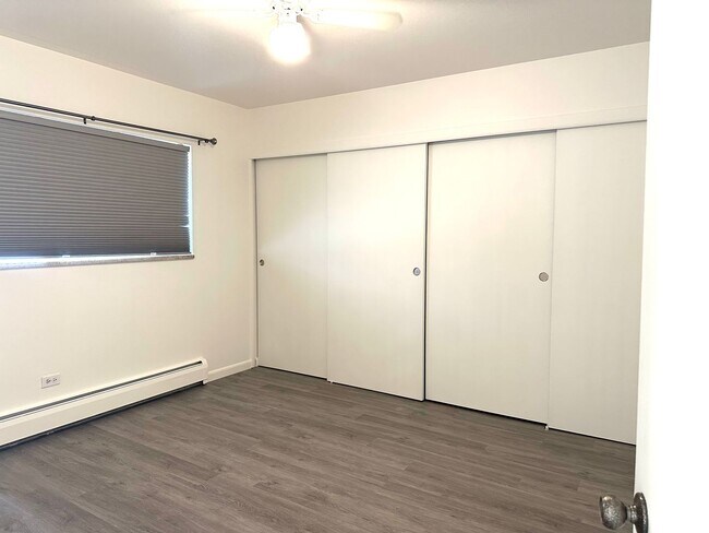 Building Photo - Spacious 1 Bed/1bath close to CU with Reserved Parking
