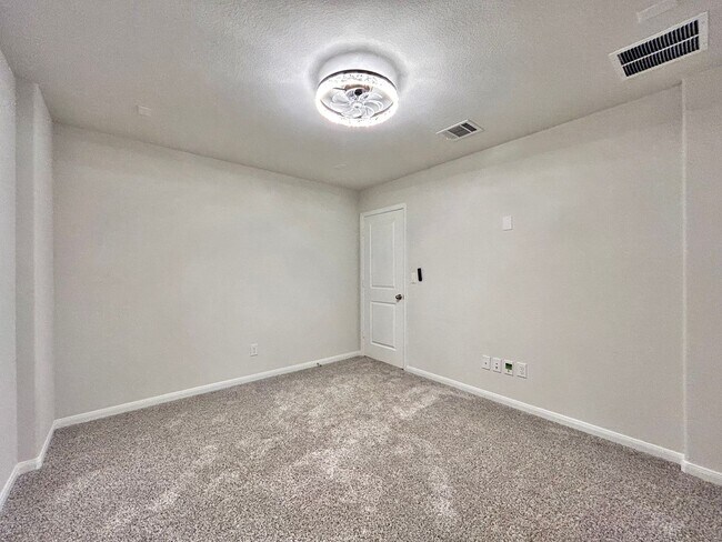 Building Photo - 208 Azalea Spgs Rd