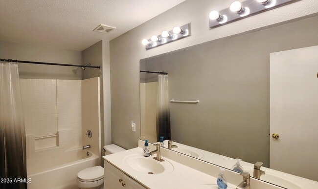 Building Photo - 14900 W Honeysuckle Ln