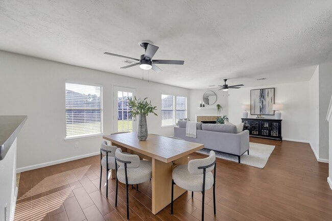 Building Photo - 15902 Arapaho Bend Ln