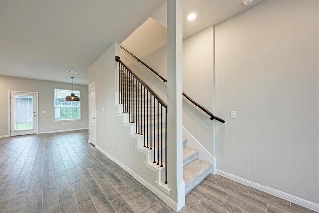 Building Photo - 5408a Baythorne Dr