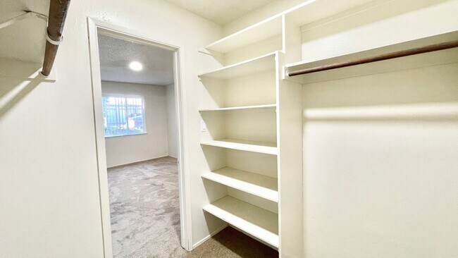 Building Photo - Alameda Apartments