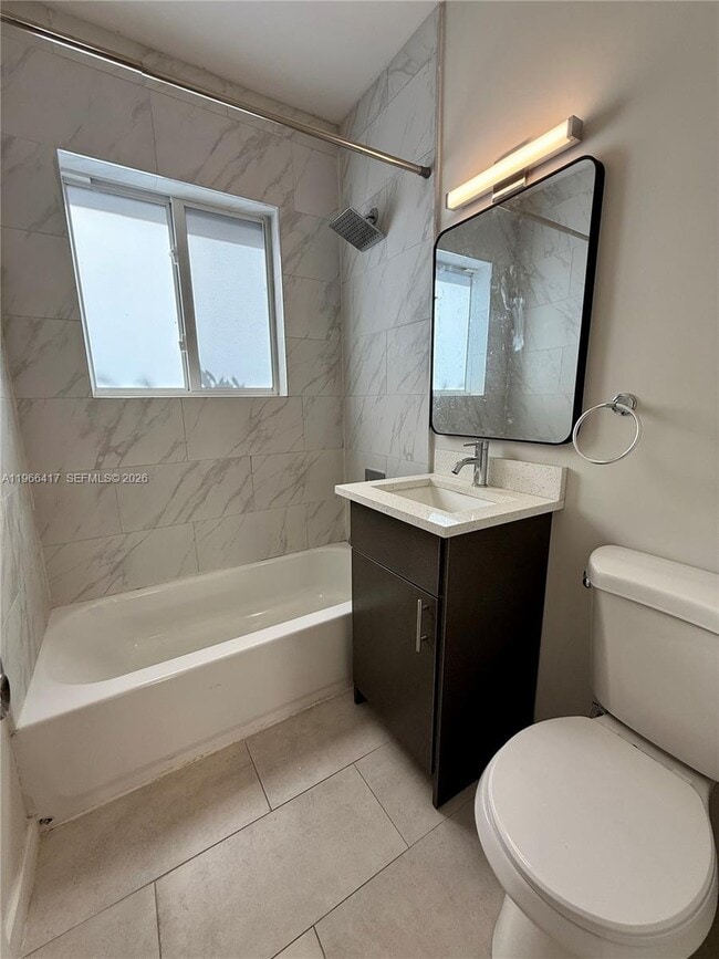 Building Photo - 1535 Michigan Ave