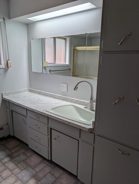 Building Photo - 2575 Yew Street Rd