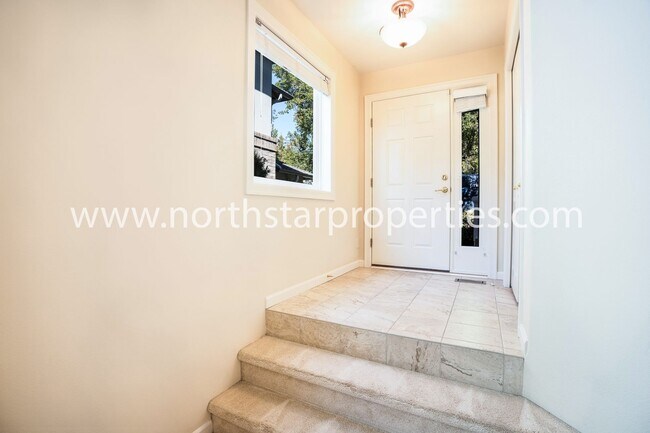 Building Photo - 4920 Mulholland Dr