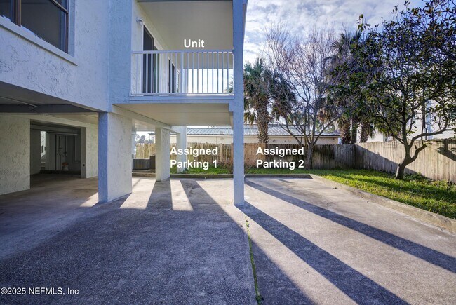 Building Photo - 221 6th St S