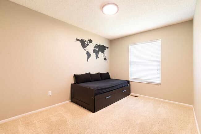 Building Photo - Spacious 4-Bedroom Home with Private Backy...