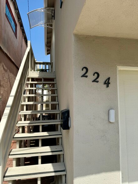 Building Photo - 224 Palm Dr
