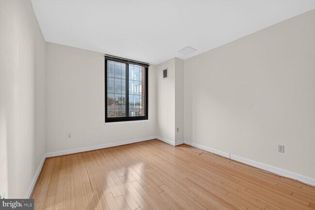 Building Photo - 1301 20th St NW