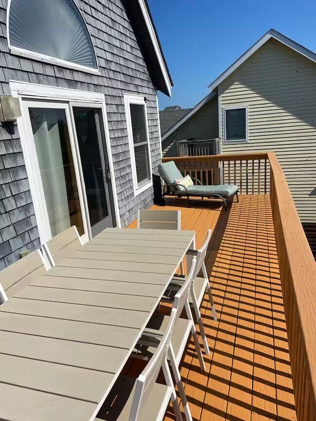 Building Photo - 4 Bedroom 2.5 Bath Home in Nags Head