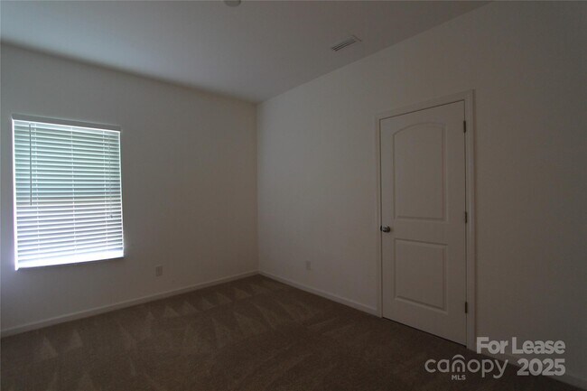 Building Photo - 300 Commodore Loop