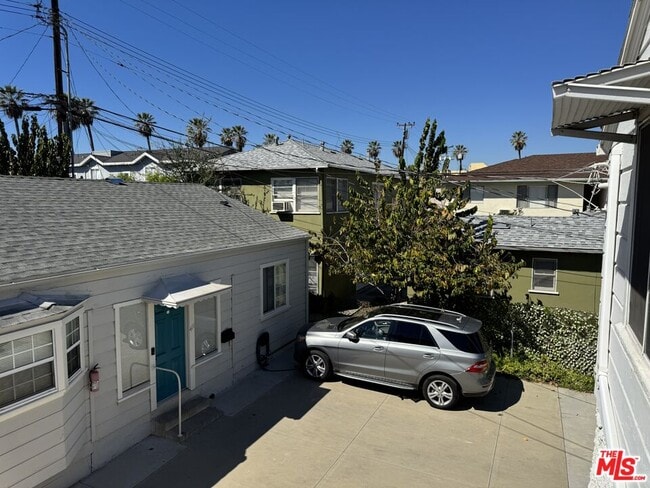 Building Photo - 409 N Monterey St