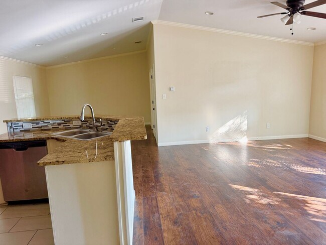 Building Photo - 218 Wind Haven Dr