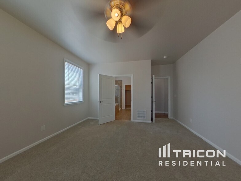Building Photo - 15577 East 115th Place