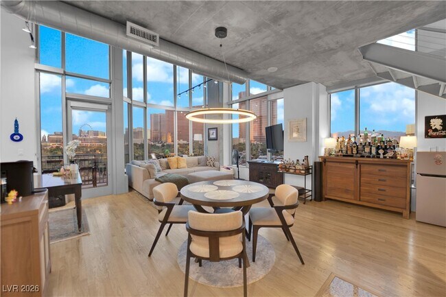 Building Photo - 360 E Desert Inn Rd