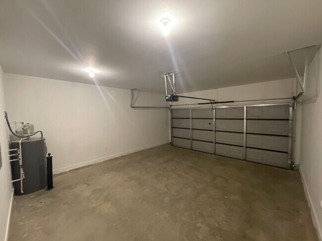 Building Photo - Home for Rent in Oak Grove, AL!!! Available to View Now!