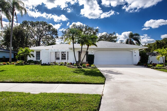 Building Photo - "Charming Sarasota Retreat: Spacious 3-Bed...