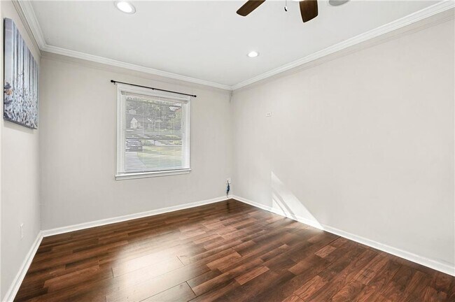 Building Photo - 2229 Beecher Cir SW