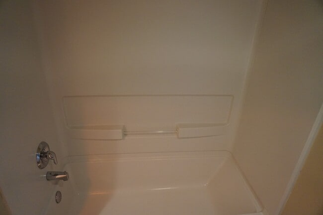 Building Photo - Bountiful 3 Bedroom 2 Bath Home