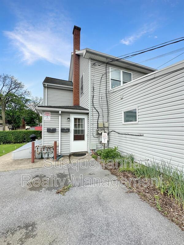 Building Photo - 14 Center Rd