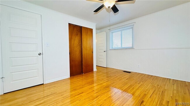 Building Photo - 954 Brighton Rd