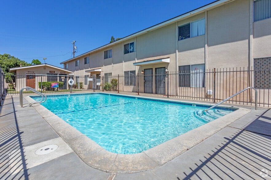 Pool - Sunset Gardens Townhomes