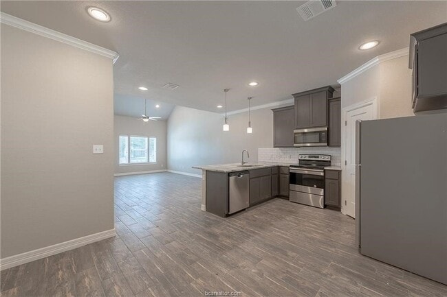 Building Photo - 707 Dominik Dr