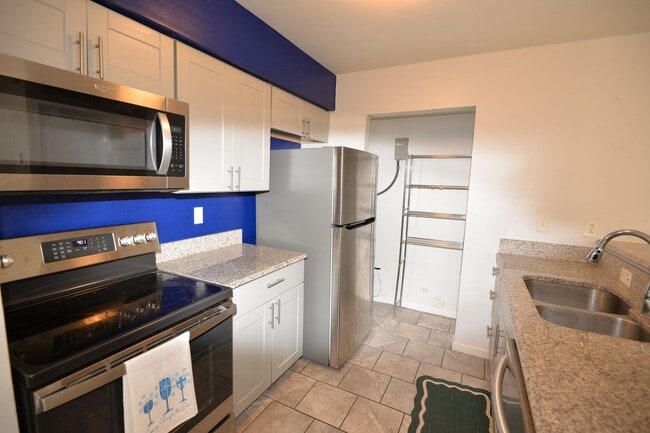 Building Photo - First Floor Condo in Norfolk