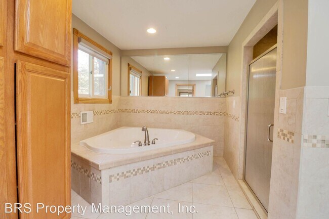 Building Photo - 5 br, 2.5 bath House - 1681 Glen Meadow Lane