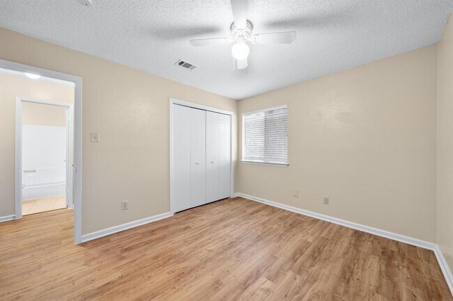 Building Photo - 100 Meteor Dr