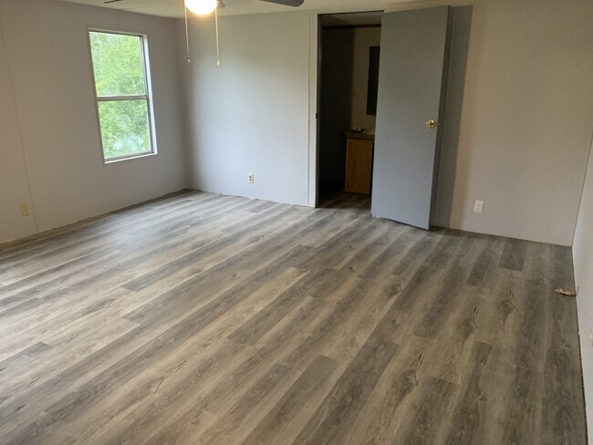 Building Photo - 203 W Cayuga St
