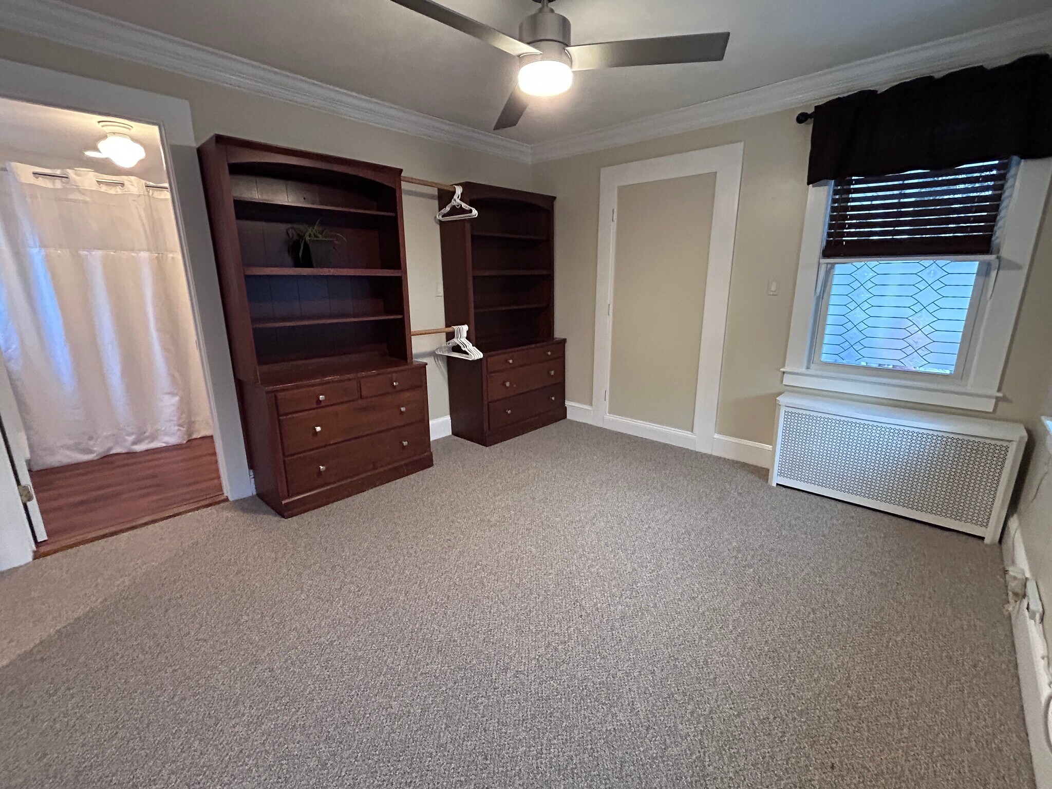 Bedroom - built-in unit - 29 Lakeview Rd