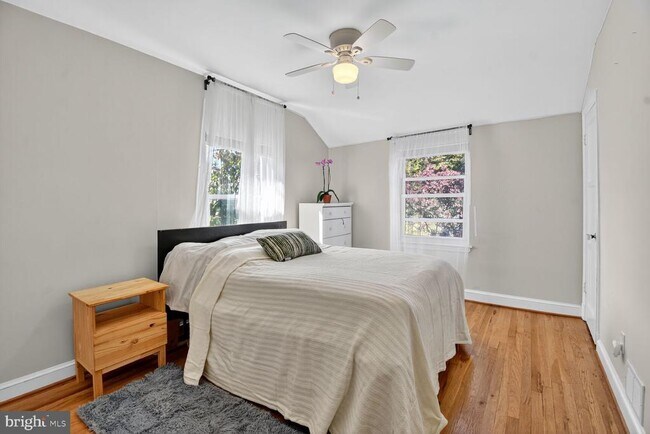 Building Photo - 10021 Tenbrook Dr