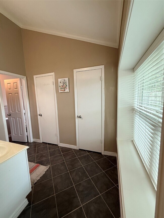 Building Photo - 15222 Flamingo Park