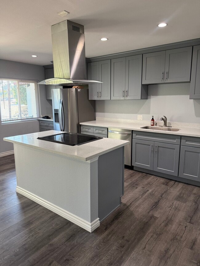 Building Photo - 1244 E 4th St