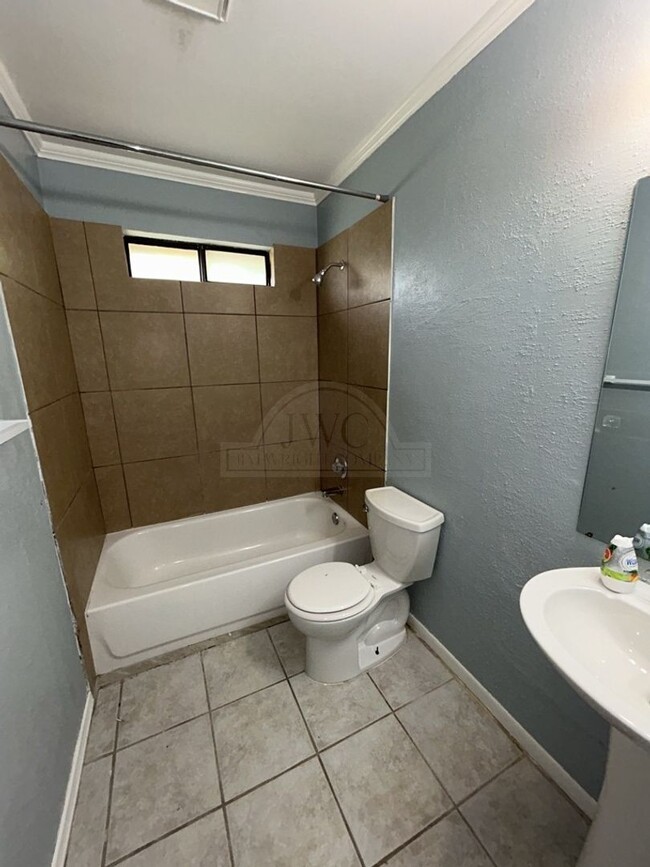 Building Photo - 1815 Gautier Ave