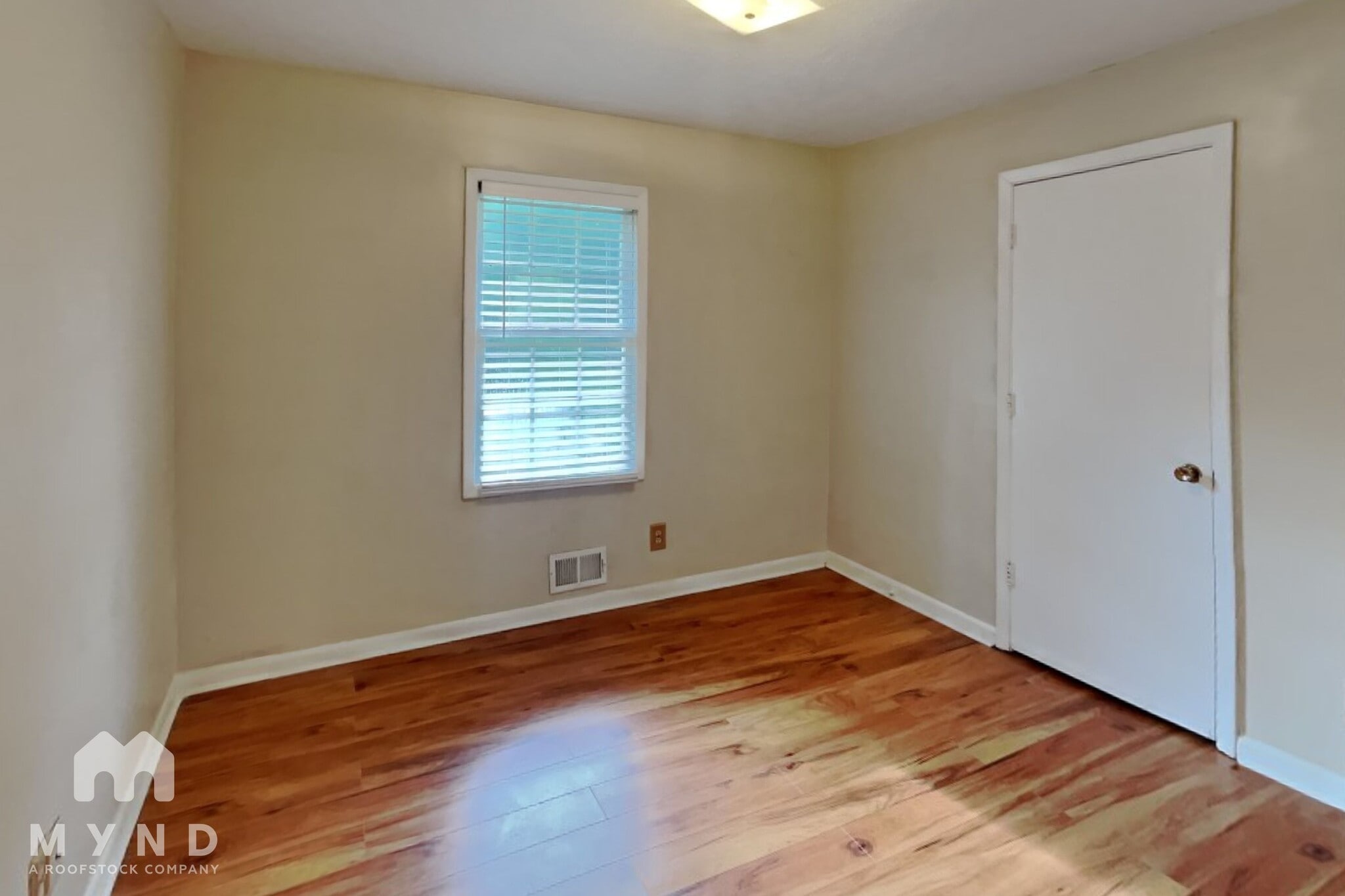 Building Photo - 2570 Rolling View Dr