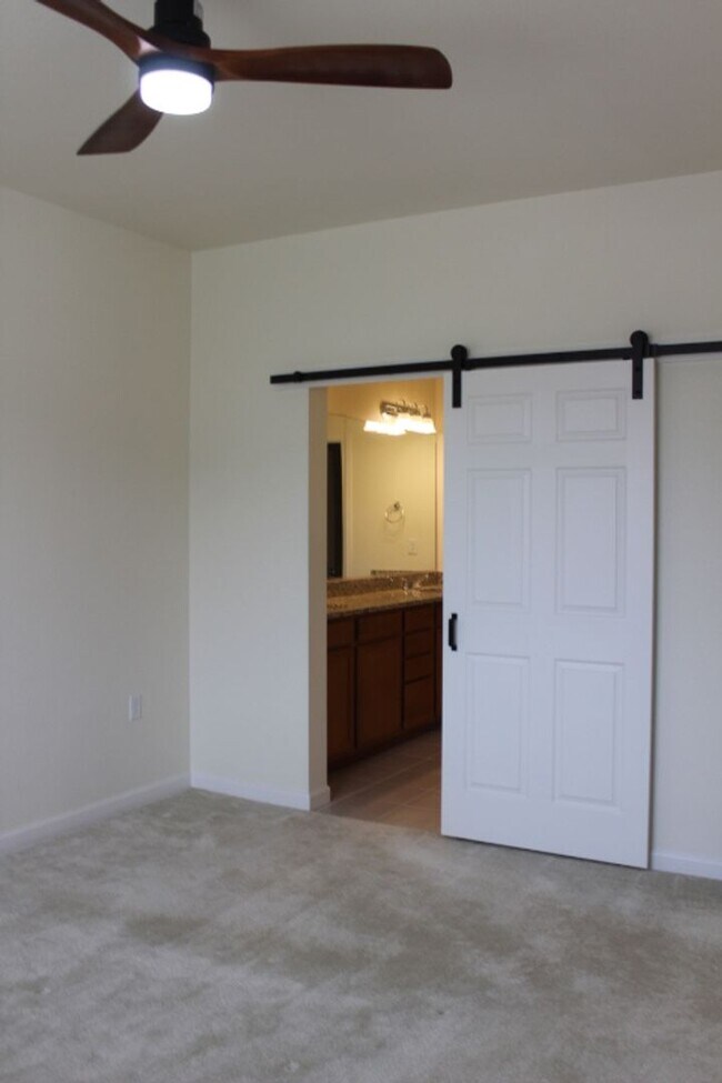 Building Photo - Chatfield Bluffs Condo w/ 3 BR/3 BA!!