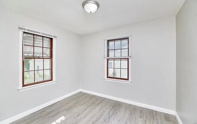 Building Photo - 6108 Eaton Dr