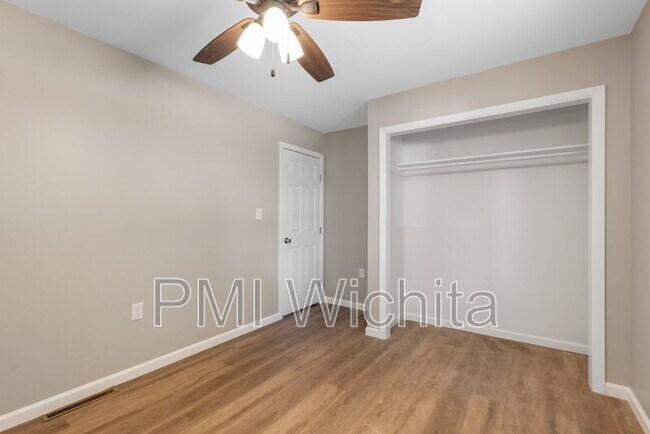 Building Photo - 1147 Inverness Dr