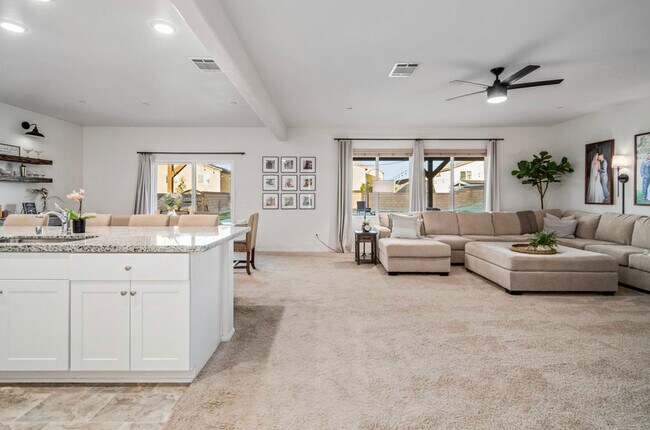 Building Photo - 44112 Sierra Vista Dr