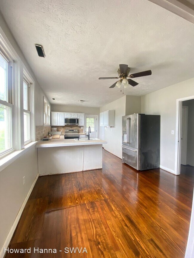 Building Photo - 2 br, 1 bath House - 1102 Tazewell Avenue SE