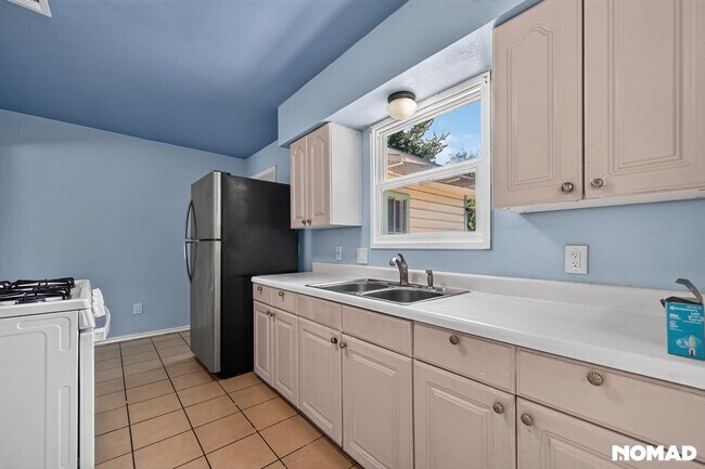 Building Photo - Charming 3BR House in Dallas