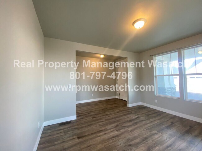 Building Photo - Rent This Beautiful 3 Bedroom 2.5 Bathroom...